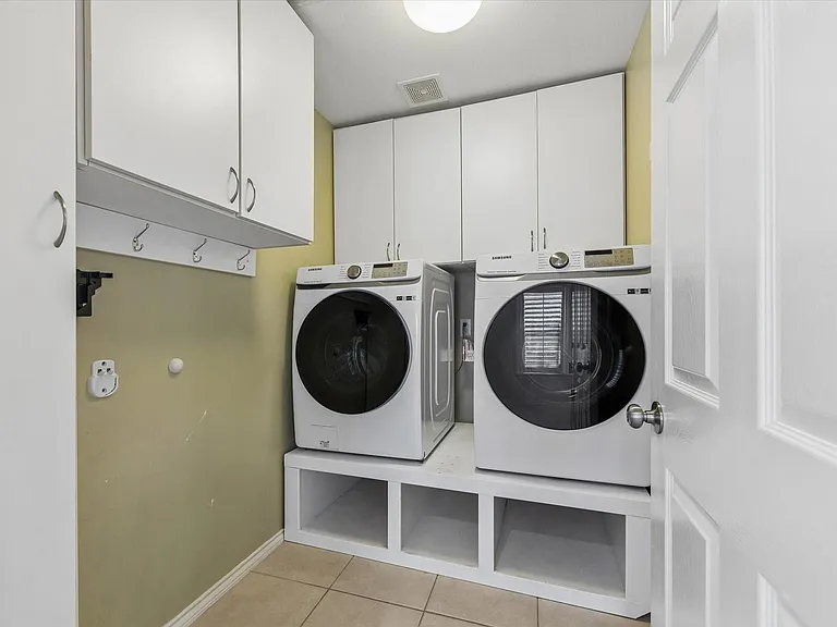 922 W Heights Hollow Ln — Photo 26