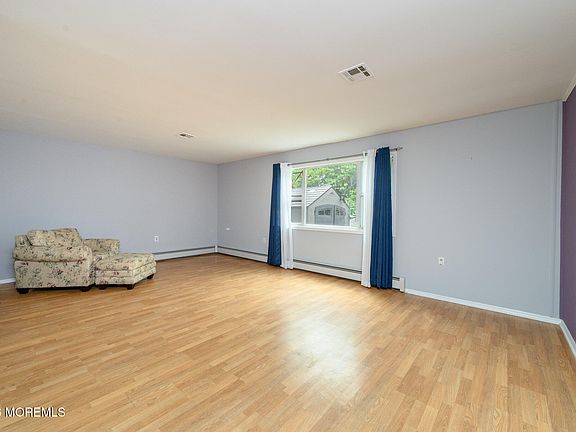 3rd image of 8 Lumsden Street