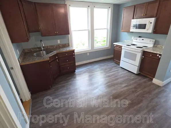 176 Blake St, Lewiston, ME 04240