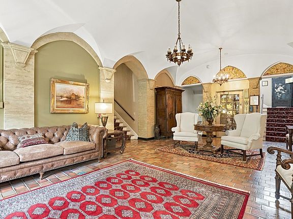 4th image of 704 W 6th Ave APT 202