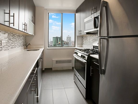 4th image of 300 Mercer St APT 22D