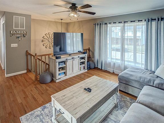 3rd image of 407 Dartmouth Dr