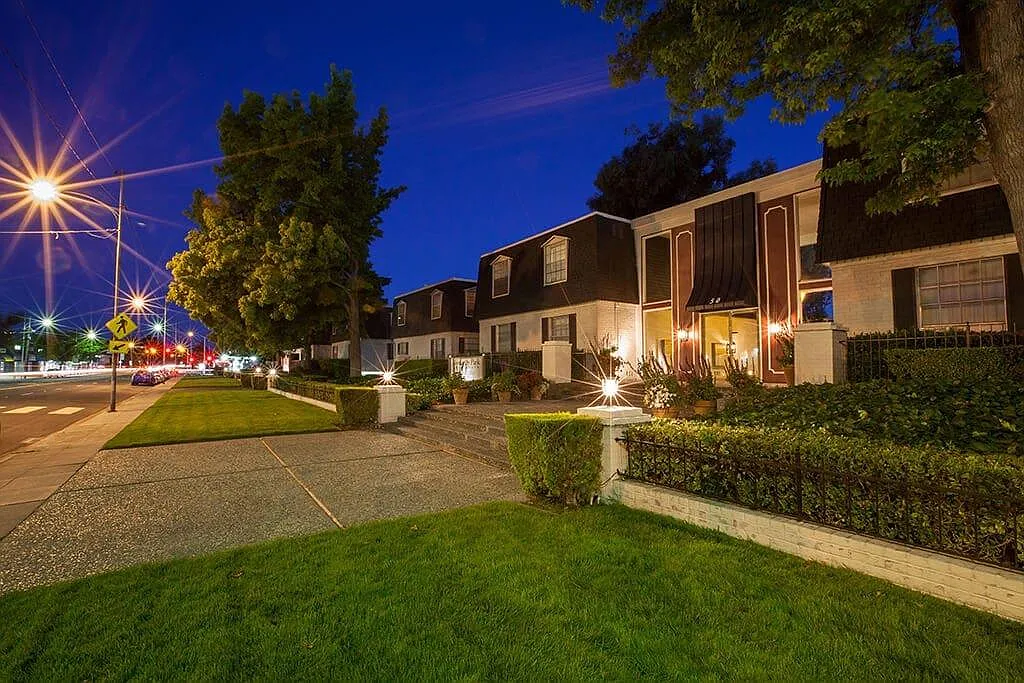 Normandy Park Apartments — Photo 2