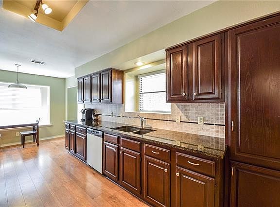 5th image of 7 Chimney Rock Dr