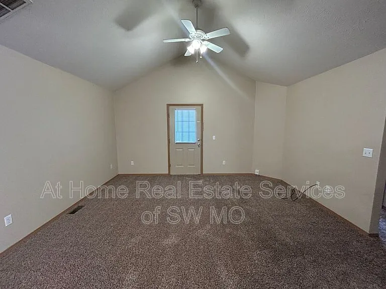 1260 N Westwood Ave — Photo 3