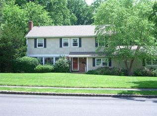 8 N Hillside Ave, Livingston, NJ 07039