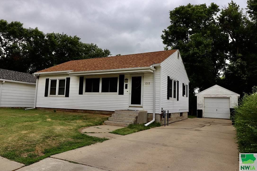 1313 W 21st St Sioux City Ia Zillow