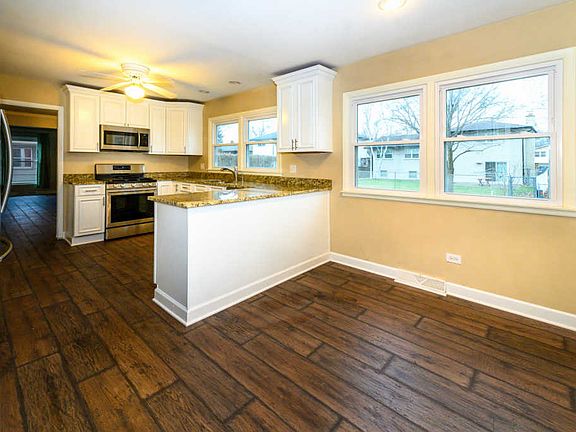 4th image of 127 Berkshire Dr