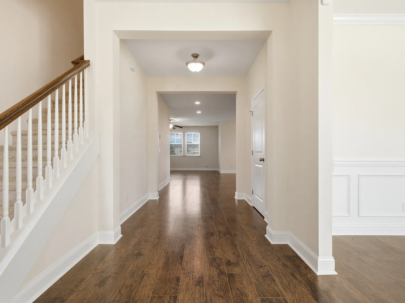 105 Grimsby — Photo 4
