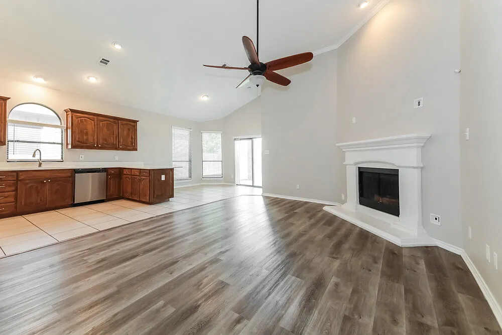 3 bed, 2.0 bath, 1562 sqft, $2,040 — Photo 4