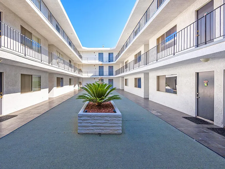 Belmont Heights — Photo 1