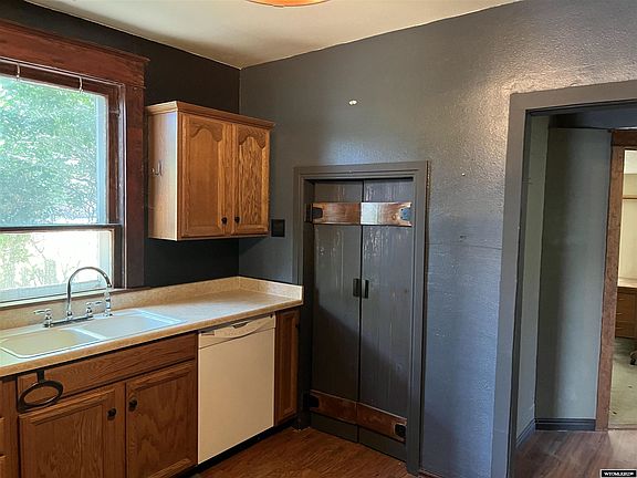 3rd image of 174 W Railroad Ave