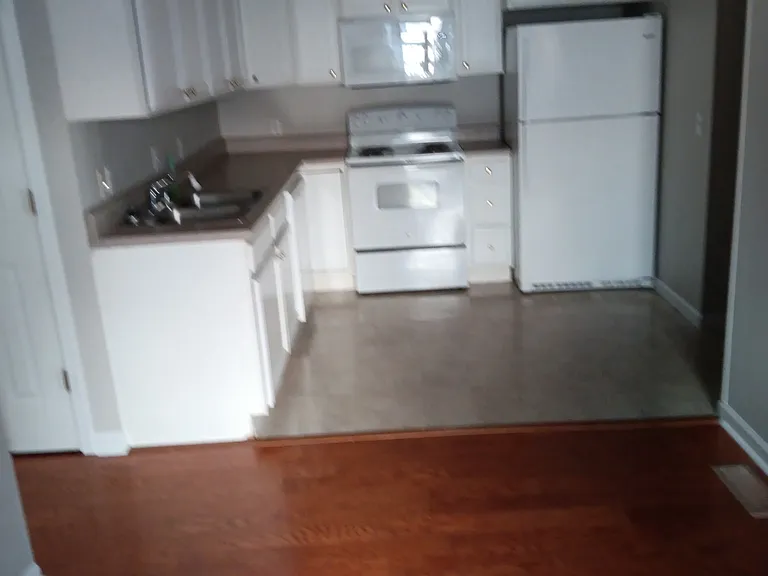 525 Charleston Ave — Photo 4
