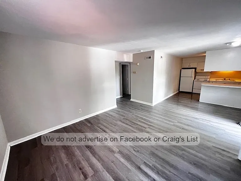 1021 W Rowan St — Photo 10