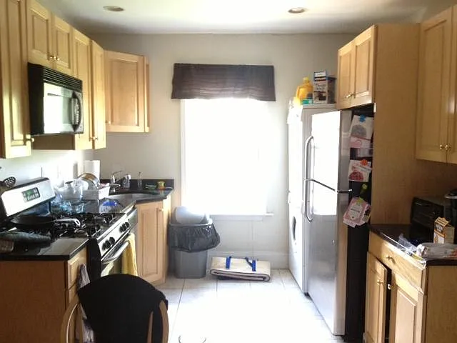 3 bed, 1000 sqft, $4,495 — Photo 3