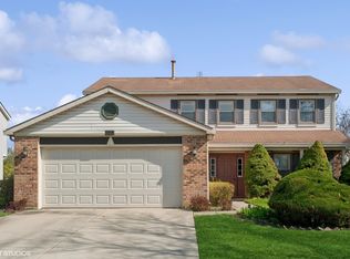 337 E Fox Hill Dr, Buffalo Grove, IL 60089