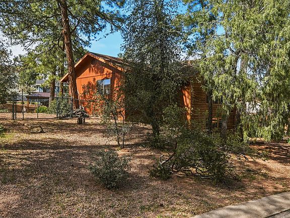 2nd image of 102 N Parkwood Ln