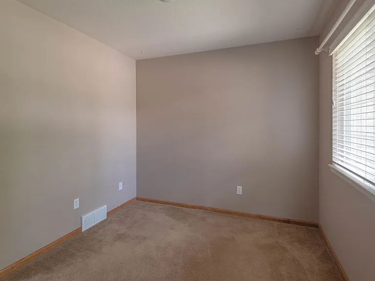 4060 Florence Dr — Photo 16