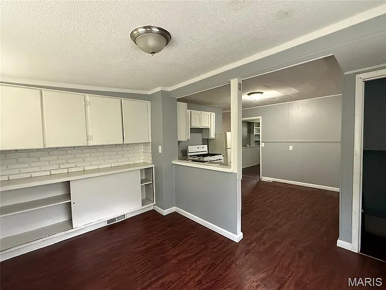 452 Bluff Dr — Photo 3