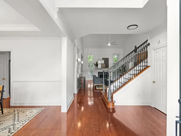 401 Beauchamp Cir — Photo 3