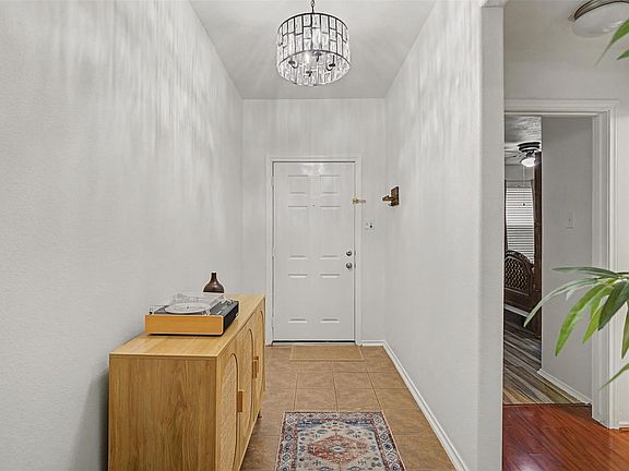 5th image of 6834 Ridgewood Ln