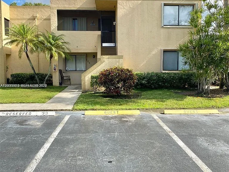159 Lakeview Dr #204 — Photo 3