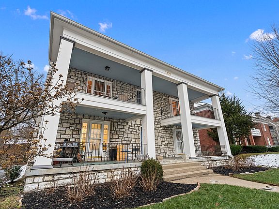 When in bloom the garden is composed of boxwoods and blue hydrangeas.