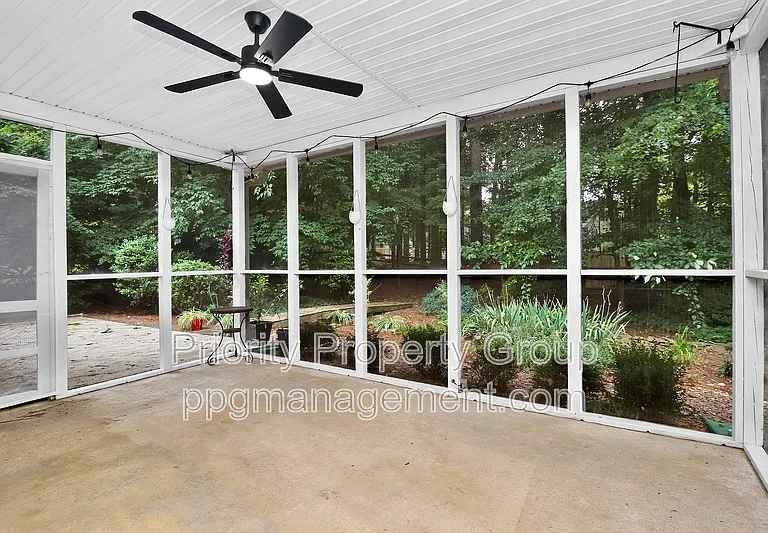 9118 Pine Springs Ct — Photo 32