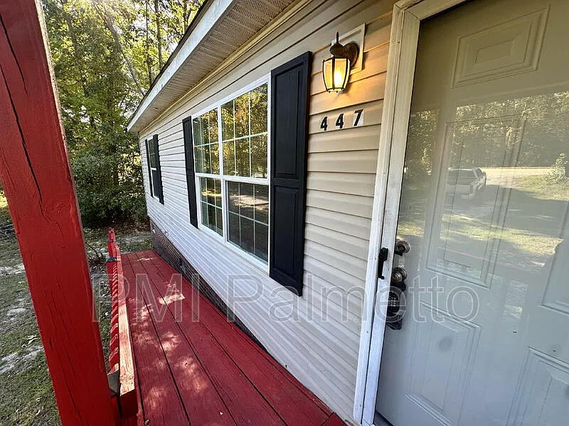 4 bed, 2.0 bath, 1800 sqft, $1,745 — Photo 2