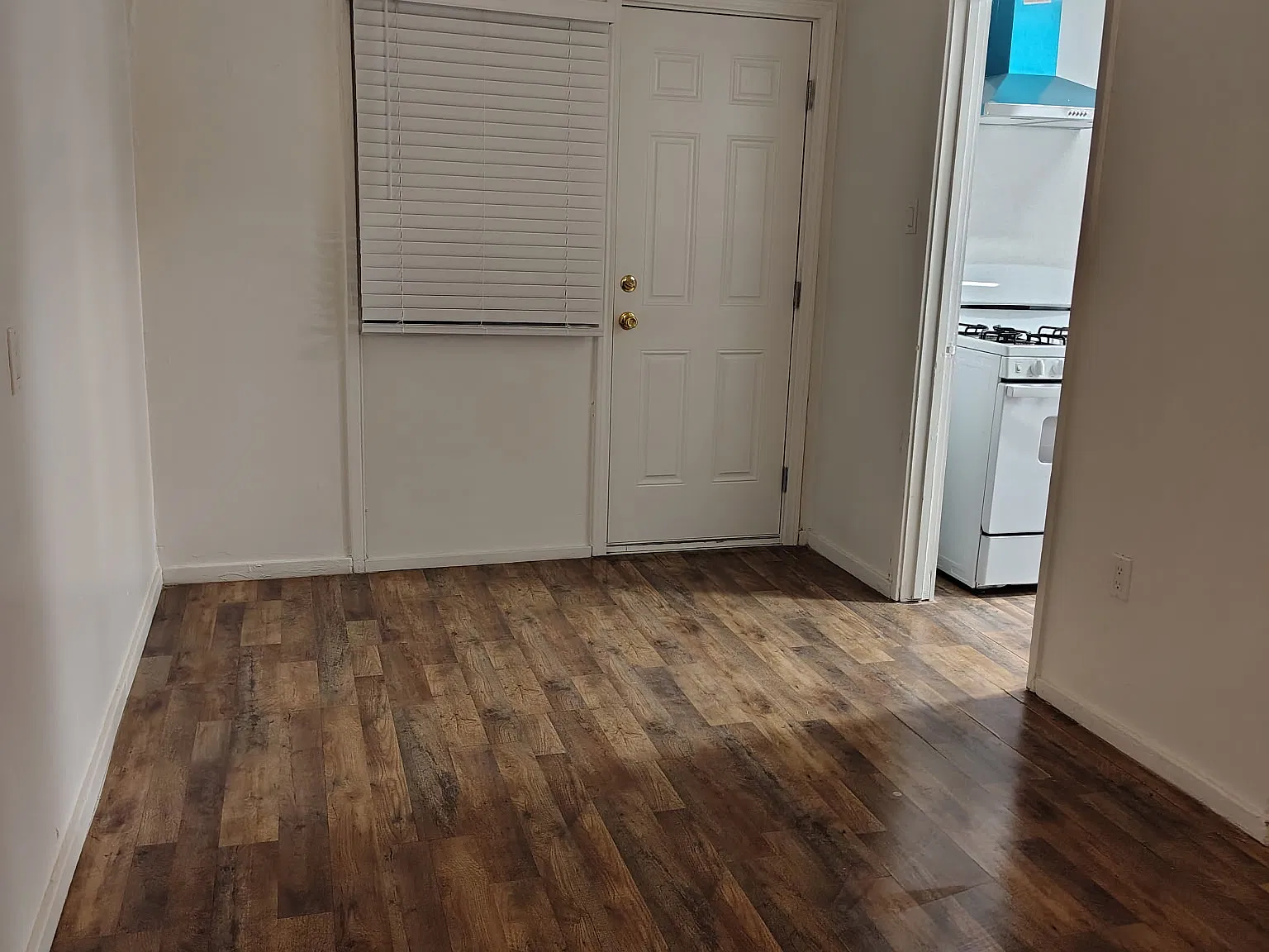 2 bed, 850 sqft, $1,350 — Photo 2