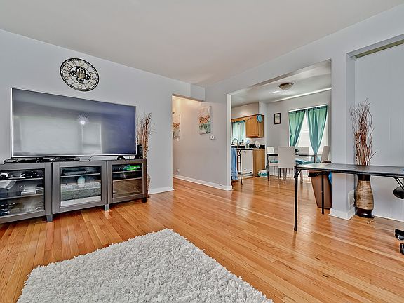 4th image of 902 Dunlop Ave