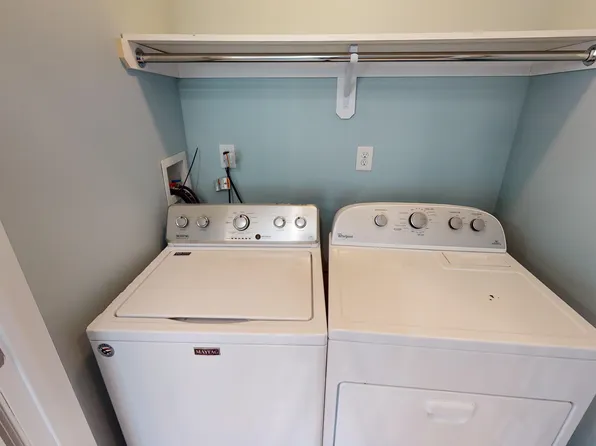 255 Griffith Street image 3 of 21