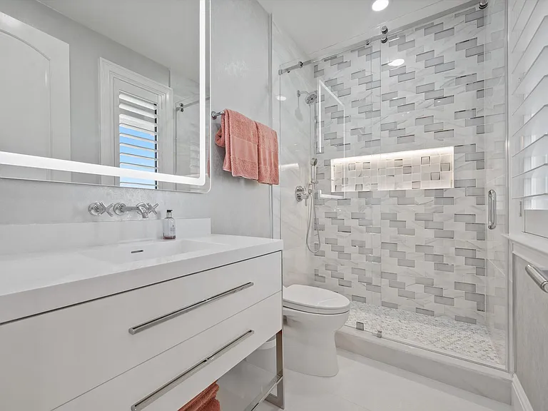 7474 NE Bay Cove Ct — Photo 99