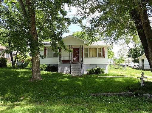 1st image of 904 S Hickory St