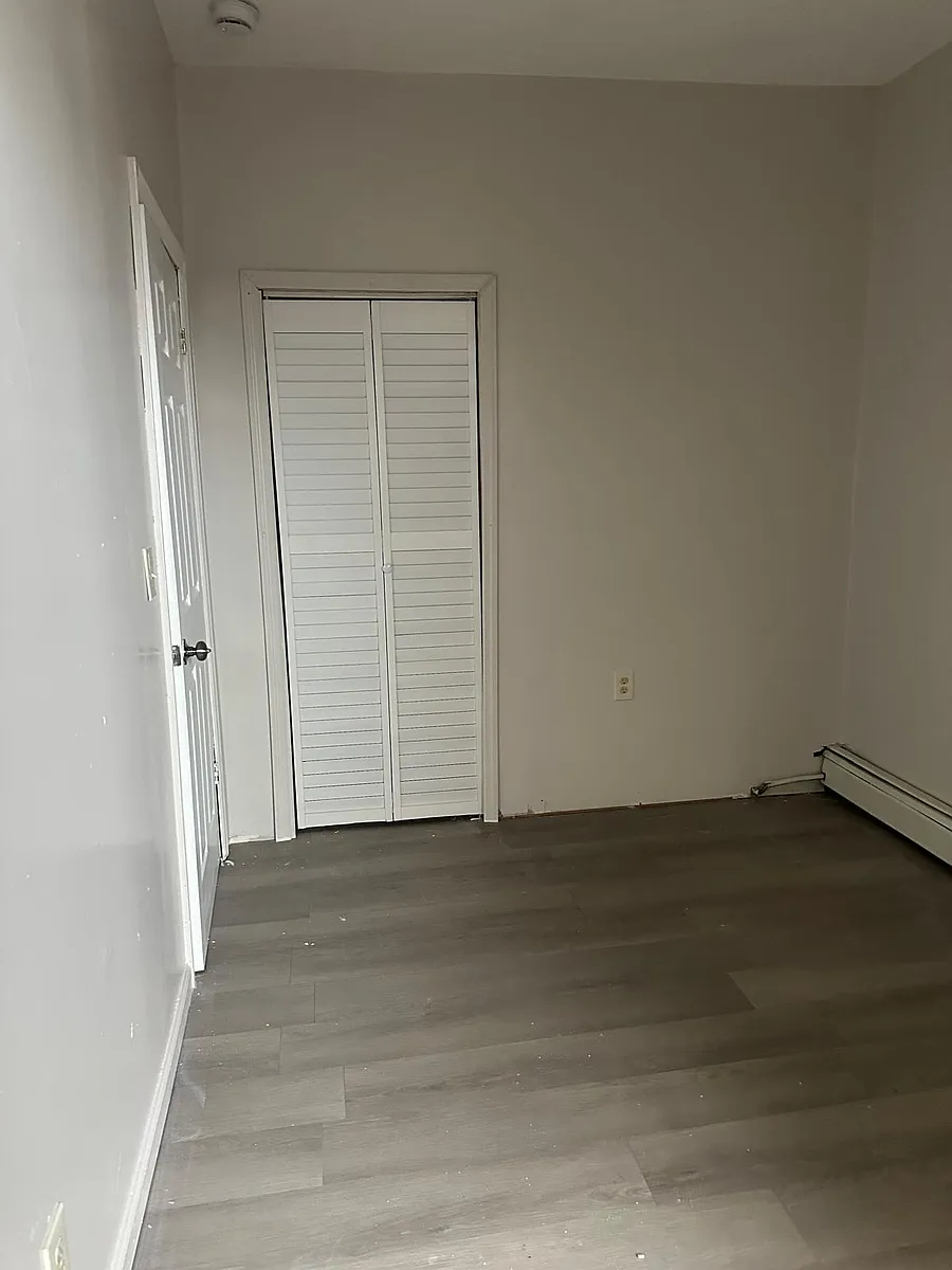 Building Photo - 325 Grand St #2L