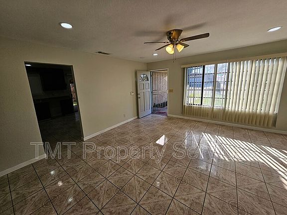5th image of 1402 Laguna Cir