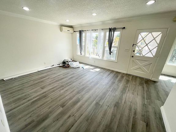 5th image of 155 W Norwood Pl