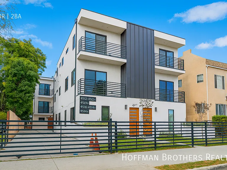 4512 1/4 Saint Elmo Dr — Photo 4