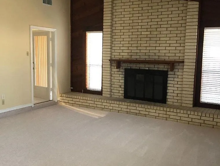 222 Syracuse Pl — Photo 2