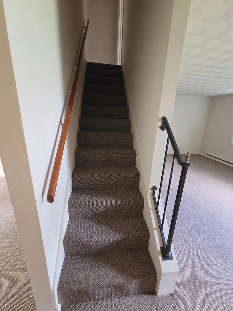 Charming 2-Bedroom Townhome in Enola — Photo 4