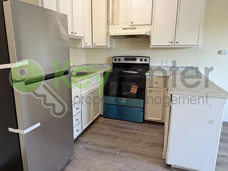 1065 Santiago Ave #6 — Photo 4