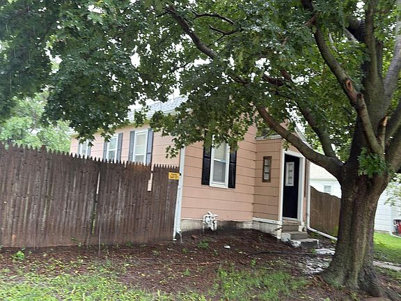 3rd image of 218 N Iowa Ave