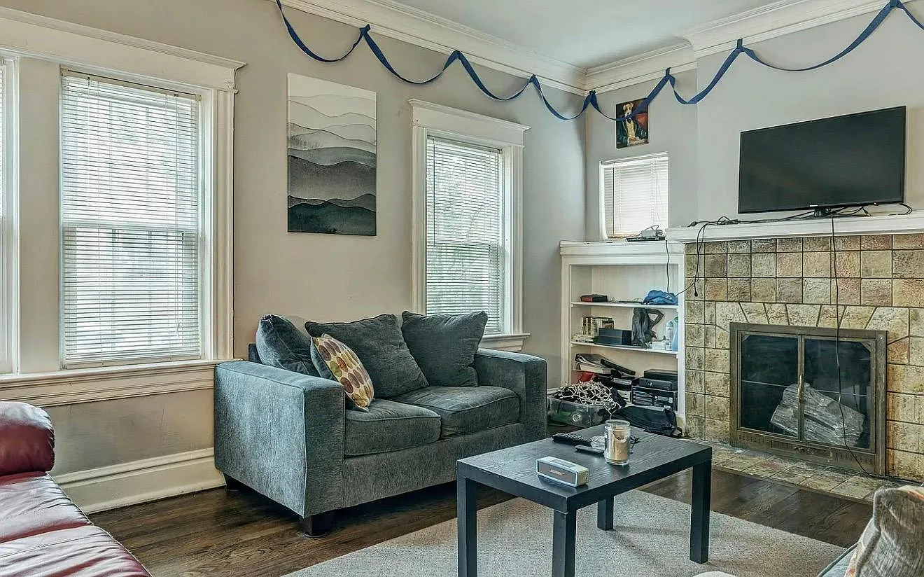 4 bed, 2.5 bath, 2100 sqft, $3,495 — Photo 3