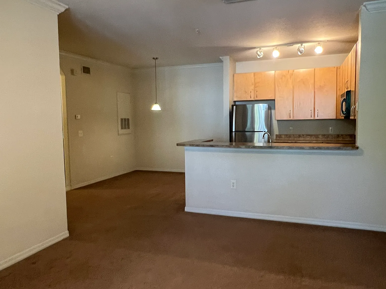 1 bed, 845 sqft, $1,350 — Photo 2