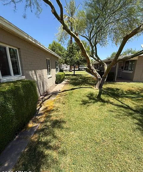 2545 E Clarendon Ave #3 — Photo 20