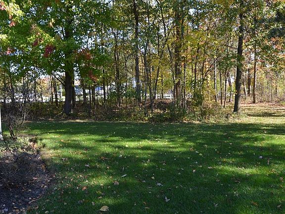 3rd image of 22 Dover Place Ln