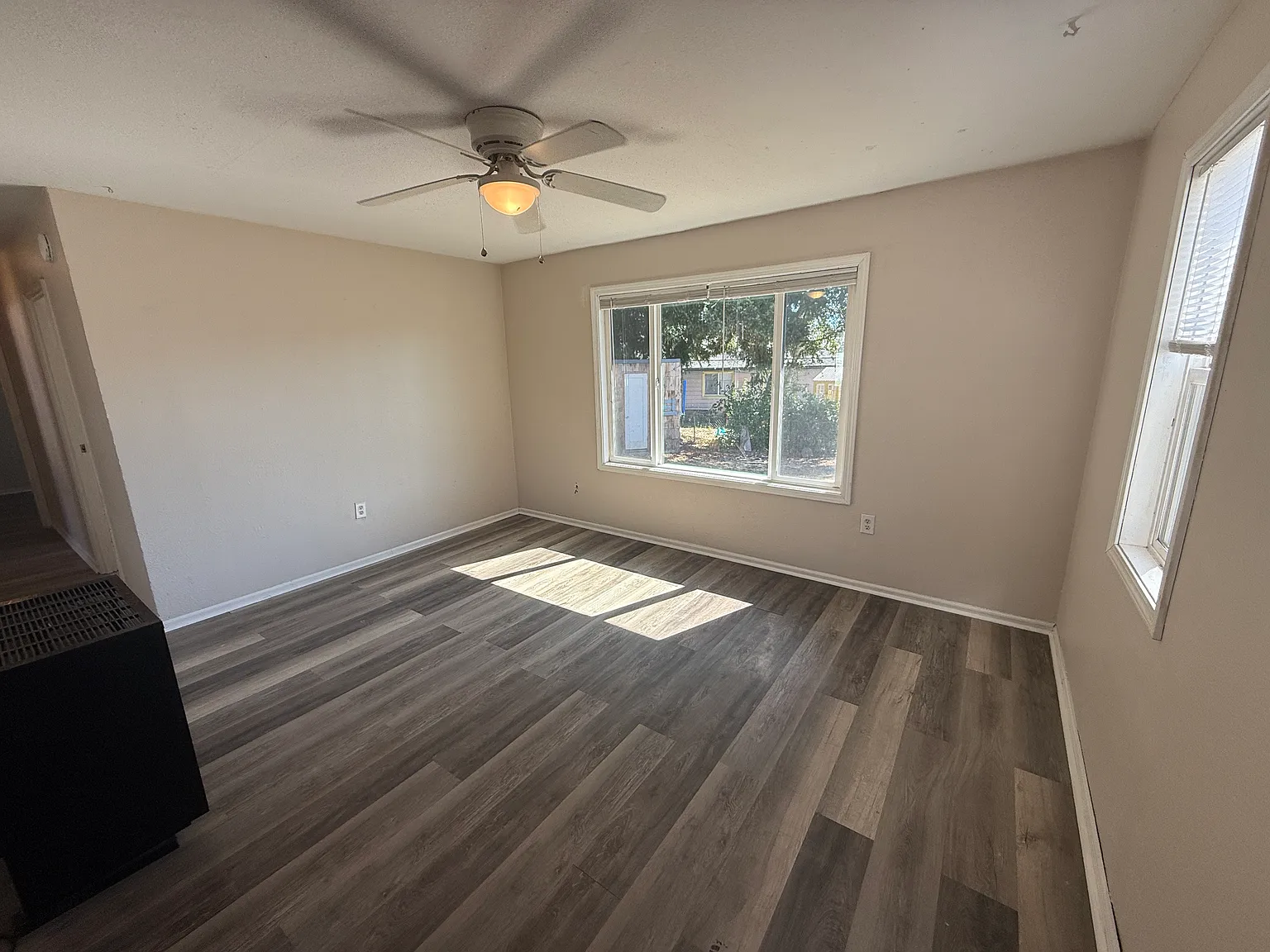 3 bed, 900 sqft, $1,500 — Photo 3