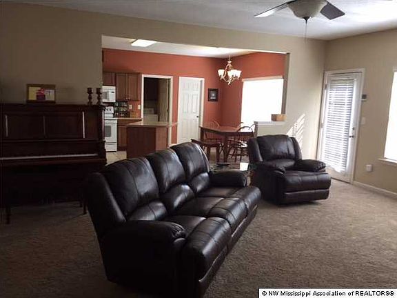 4th image of 7830 Greenwich Dr W