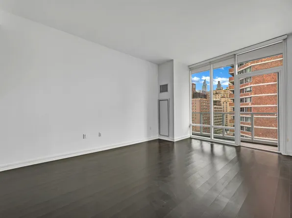 300 East 23rd Street image 2 of 14