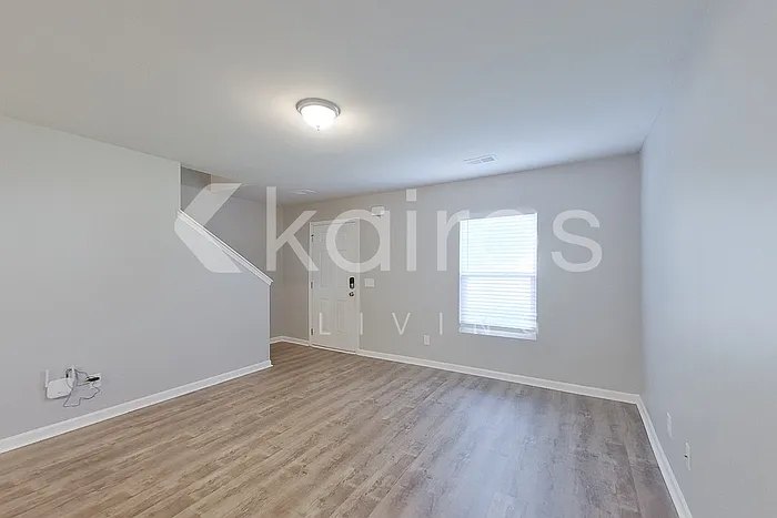 318 Sunrise Cir — Photo 2